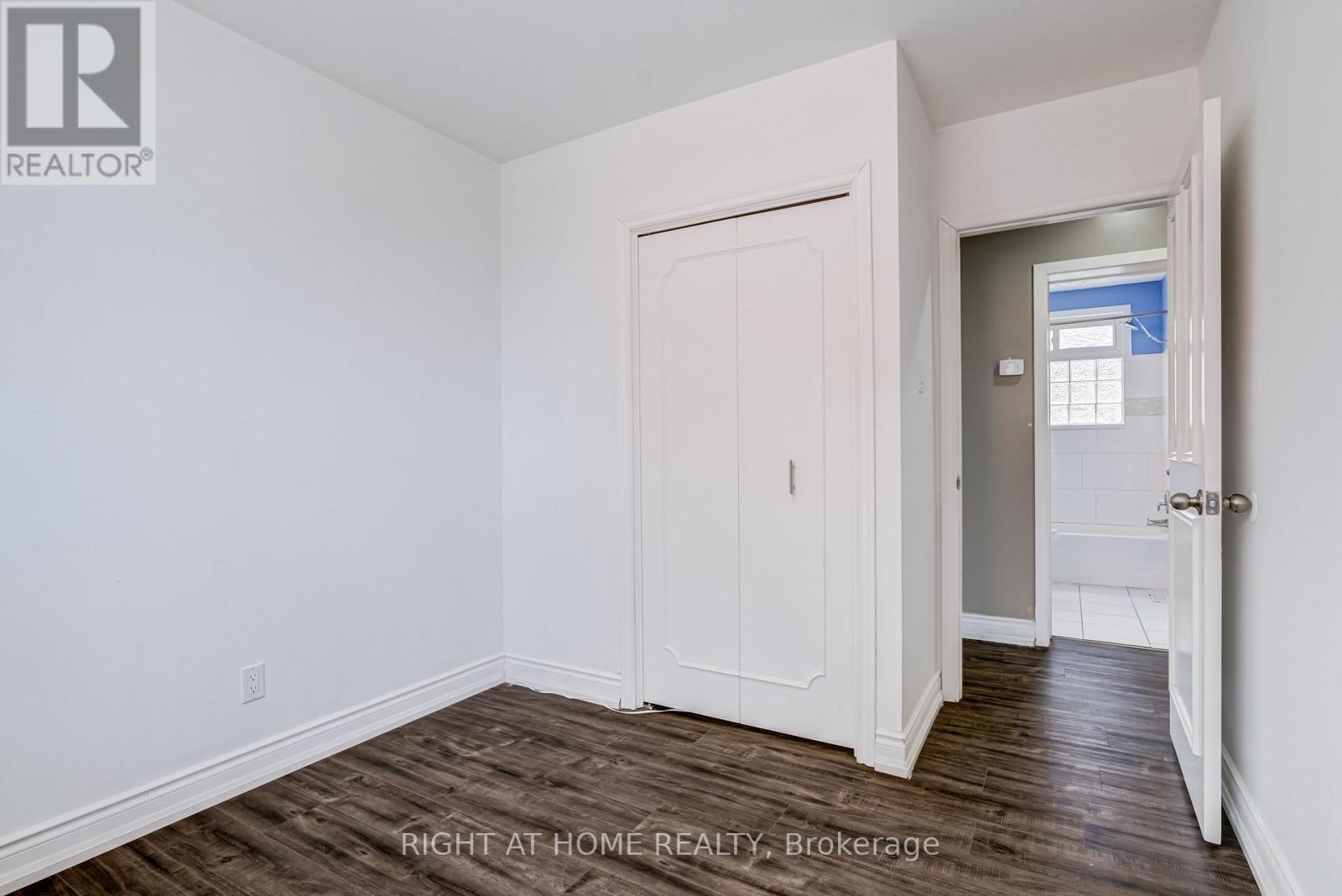 17 TOULON CRESCENT - 10