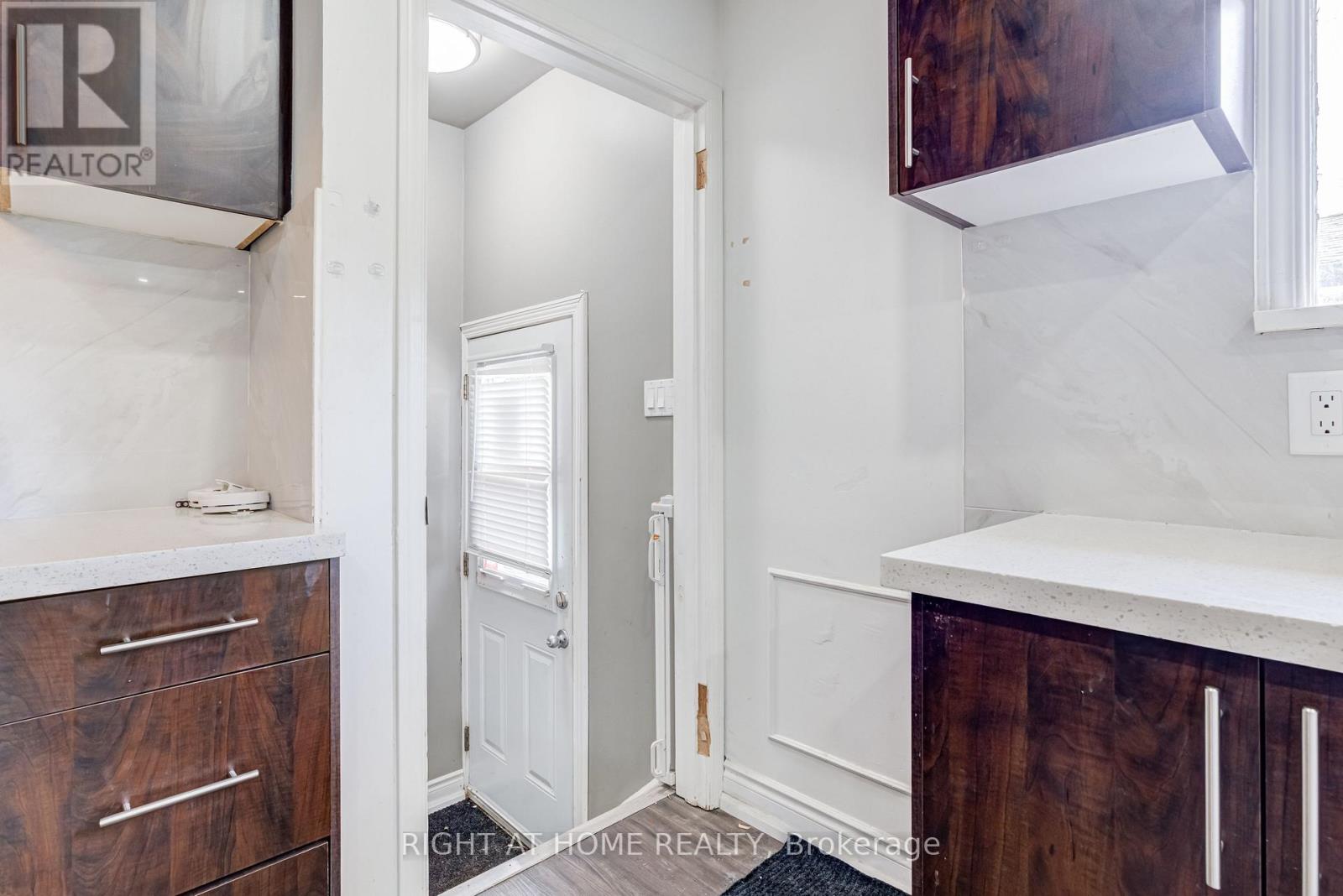 17 TOULON CRESCENT - 12