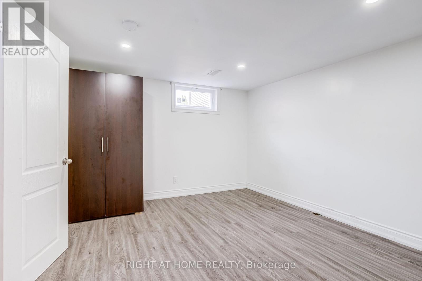 17 TOULON CRESCENT - 19