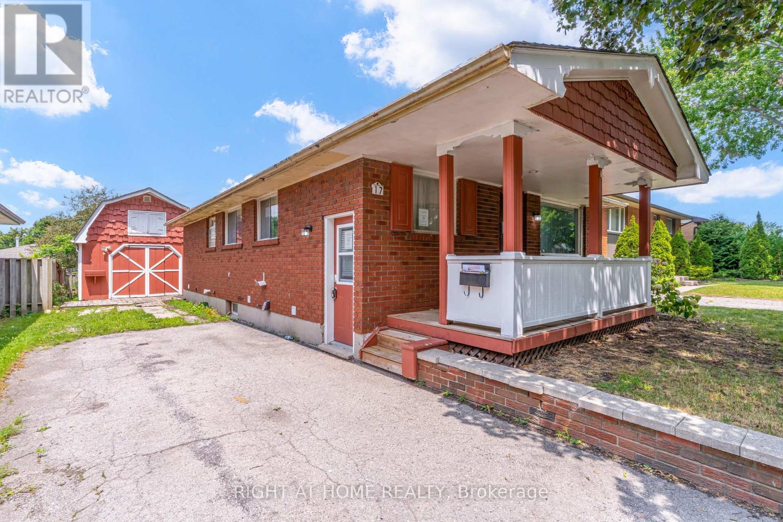 17 TOULON CRESCENT - 2