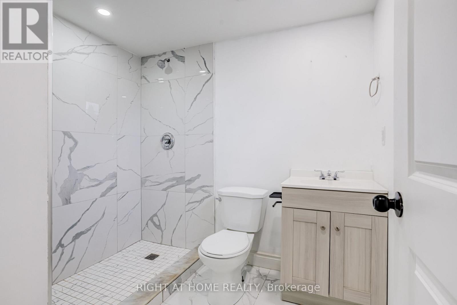 17 TOULON CRESCENT - 20