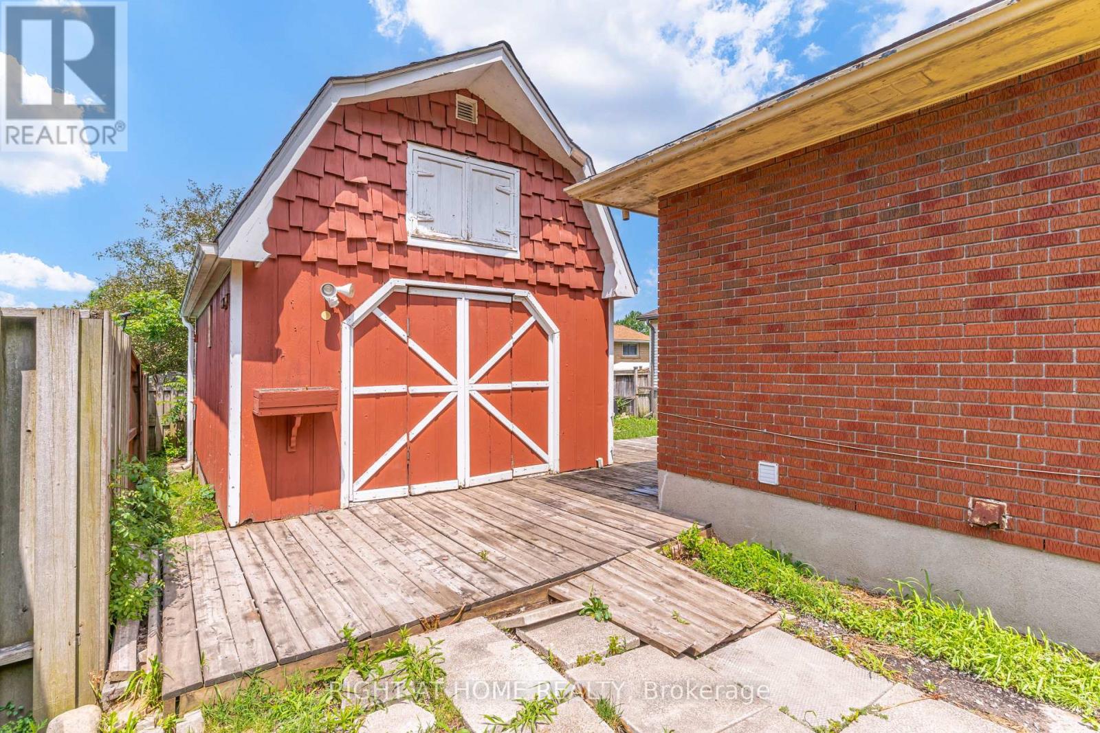 17 TOULON CRESCENT - 22