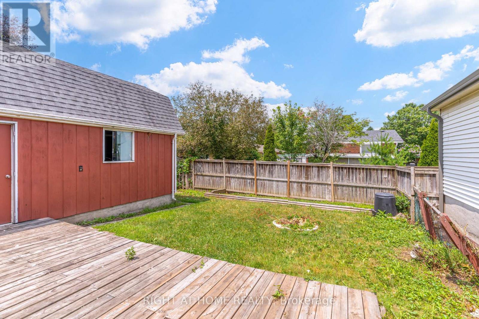 17 TOULON CRESCENT - 26