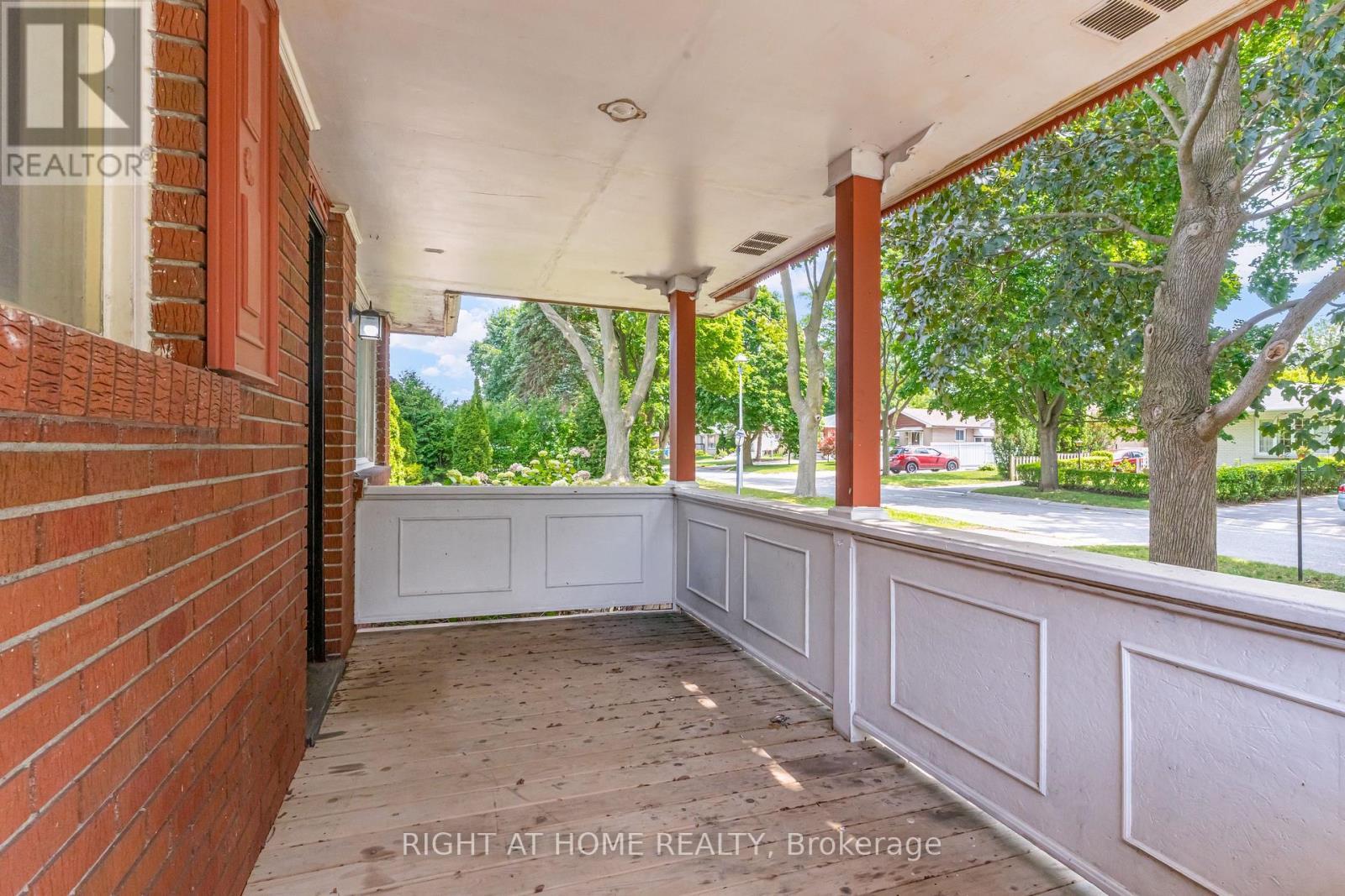 17 TOULON CRESCENT - 3