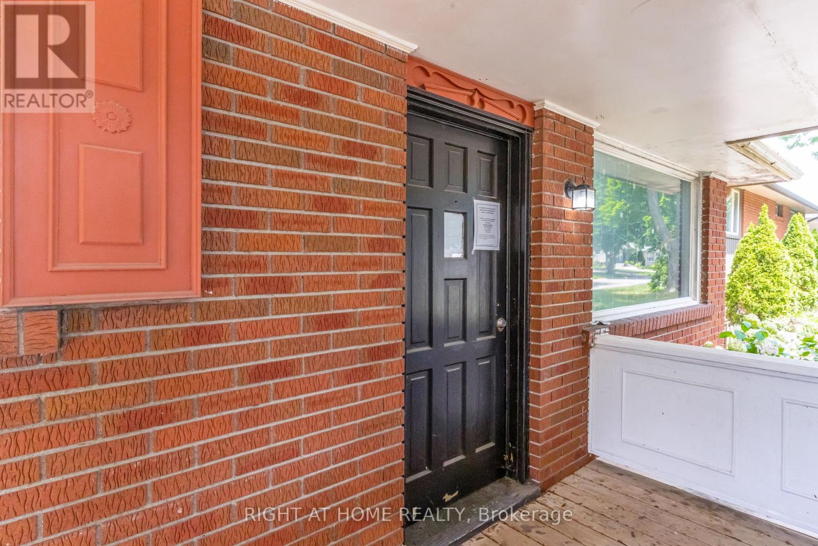 17 TOULON CRESCENT - 4