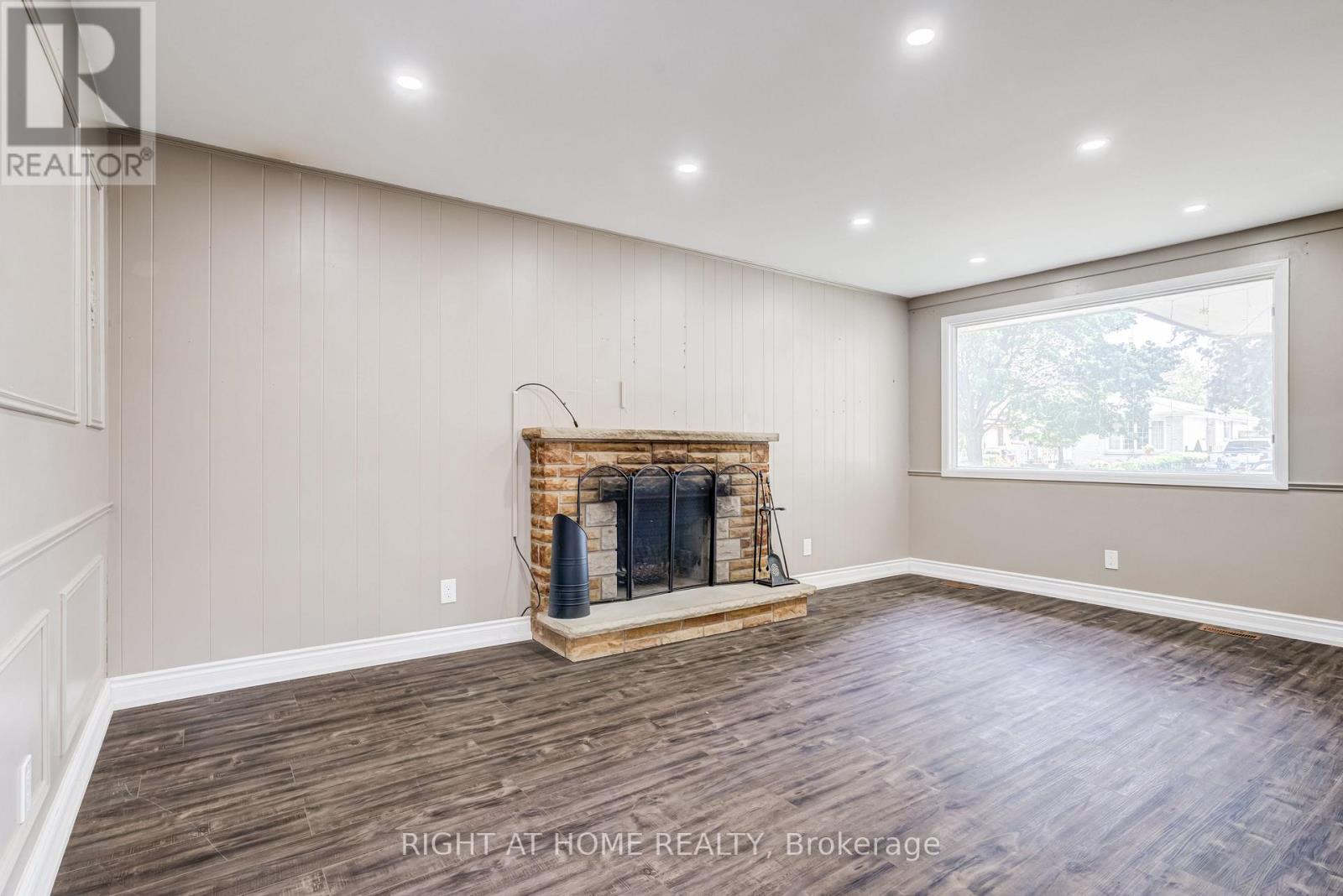 17 TOULON CRESCENT - 6