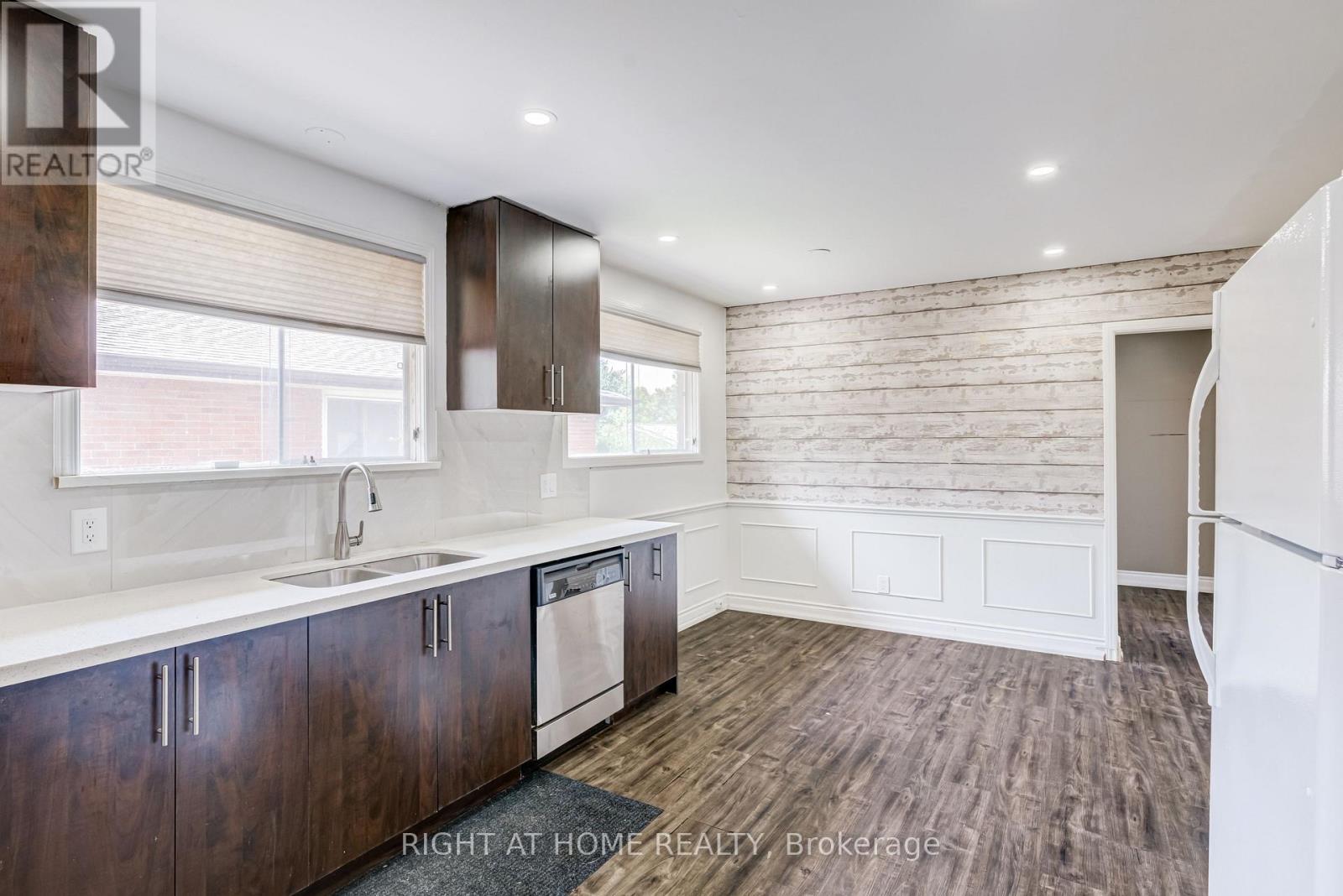 17 TOULON CRESCENT - 8