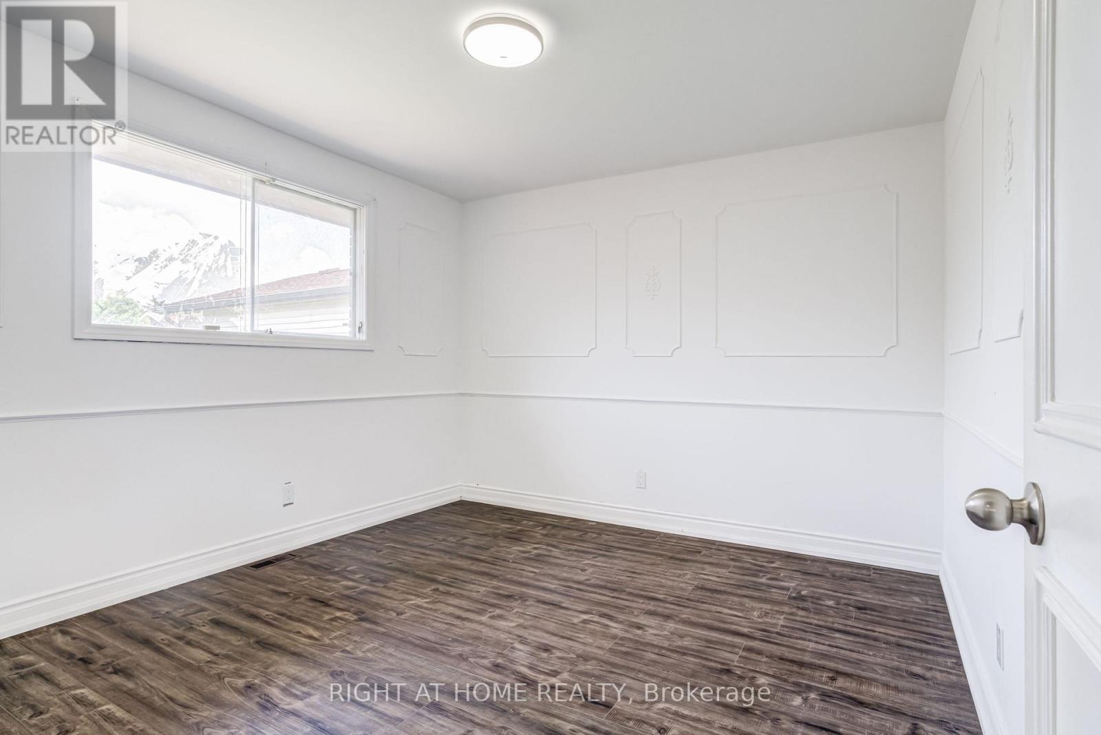 17 TOULON CRESCENT - 9