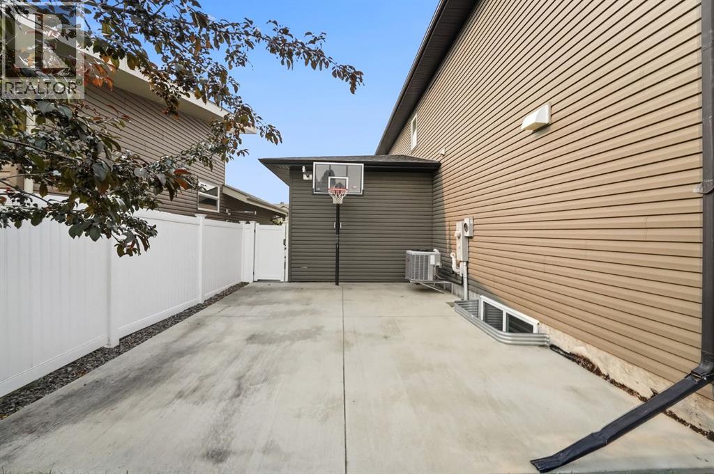 Listing photo – 200 Vancouver Crescent, Red Deer