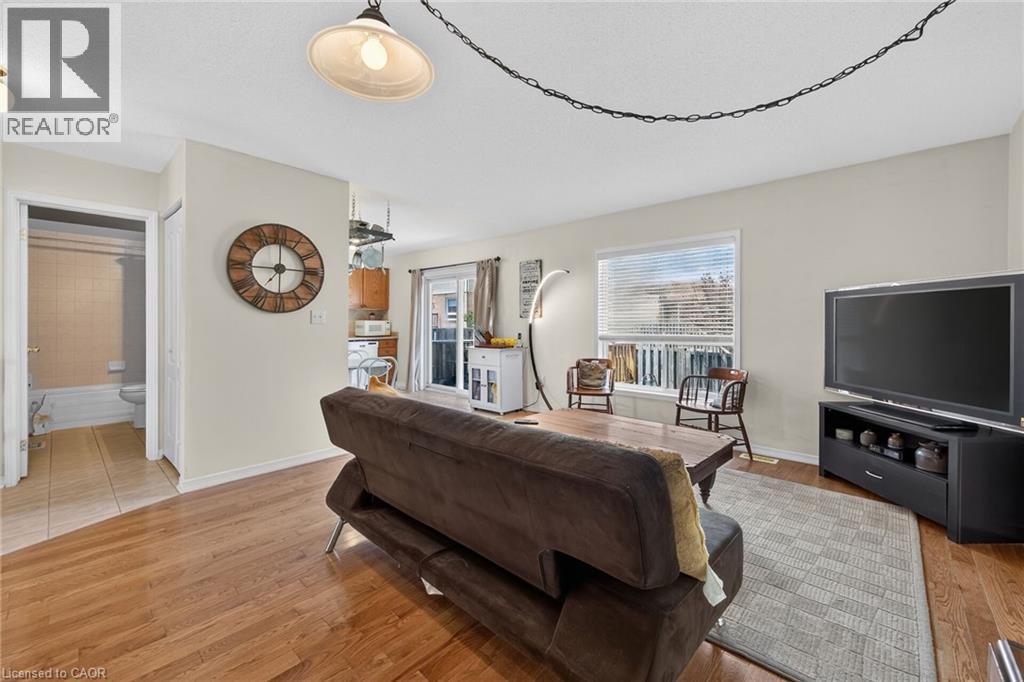 #44 24 KENYON Crescent - 12