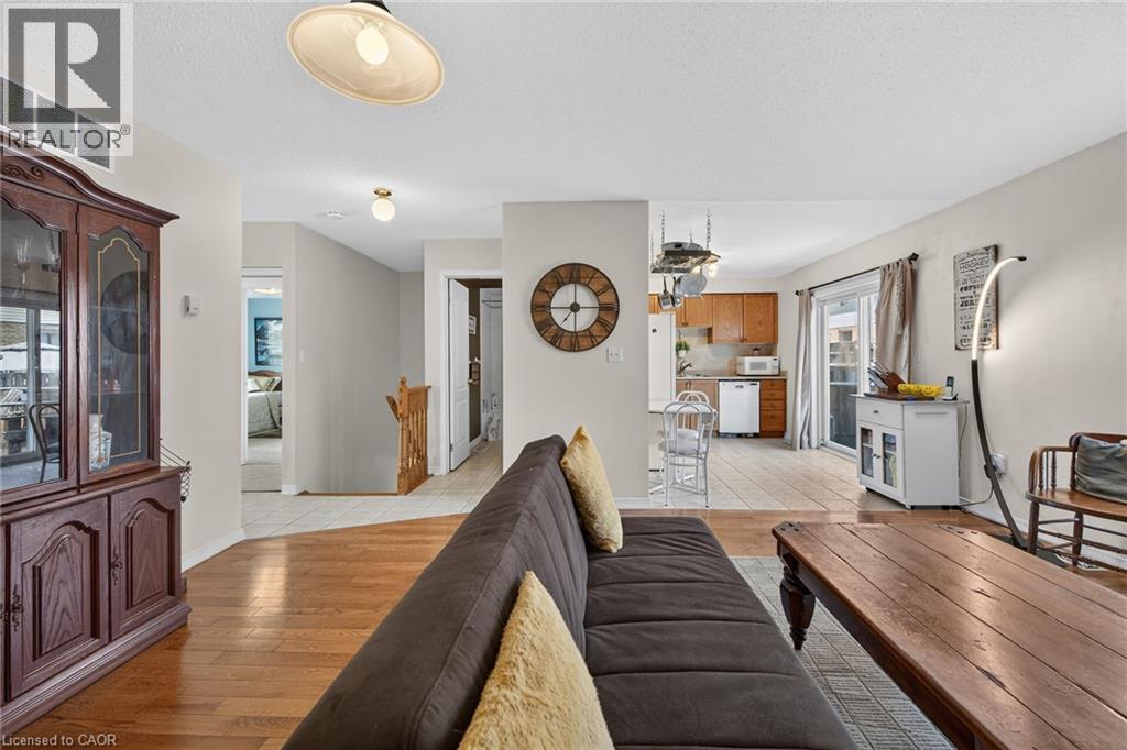 #44 24 KENYON Crescent - 13