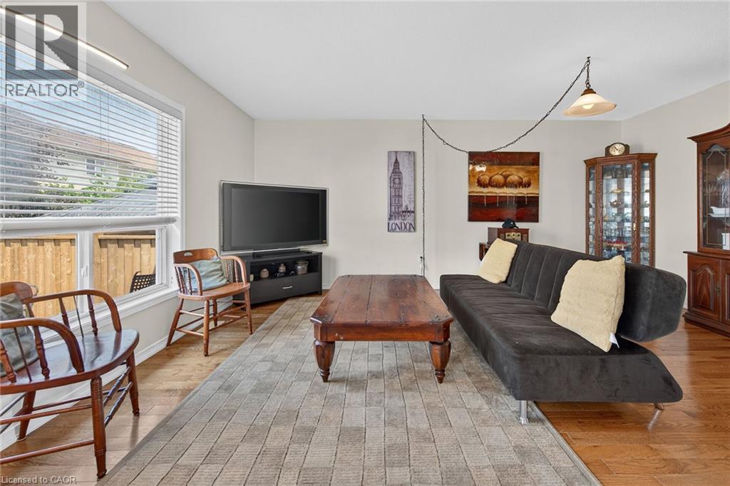 #44 24 KENYON Crescent - 15