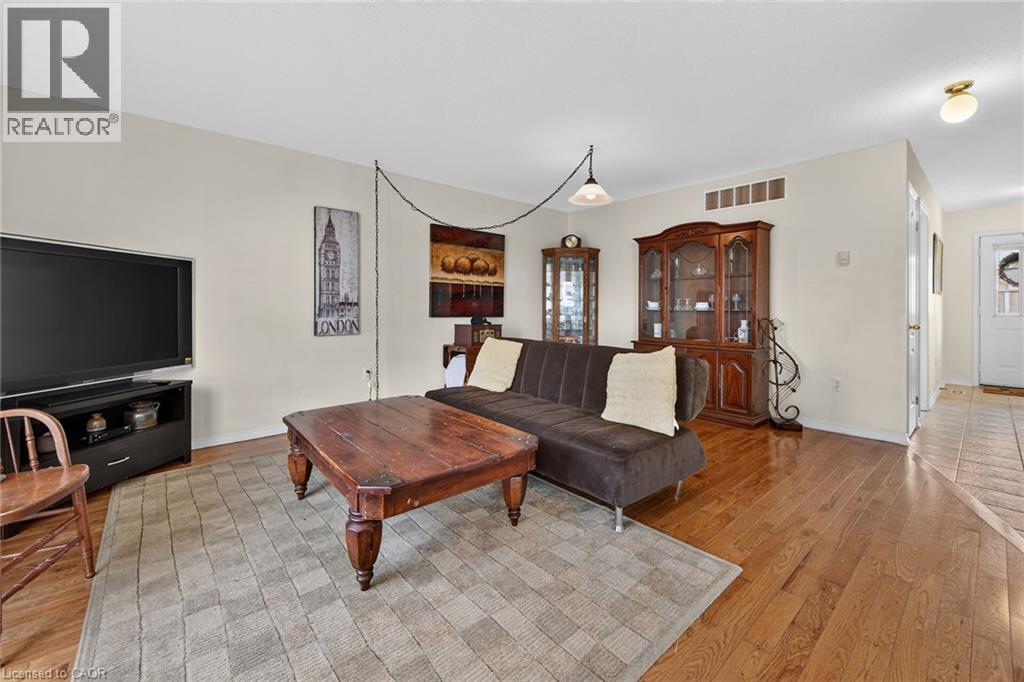 #44 24 KENYON Crescent - 16