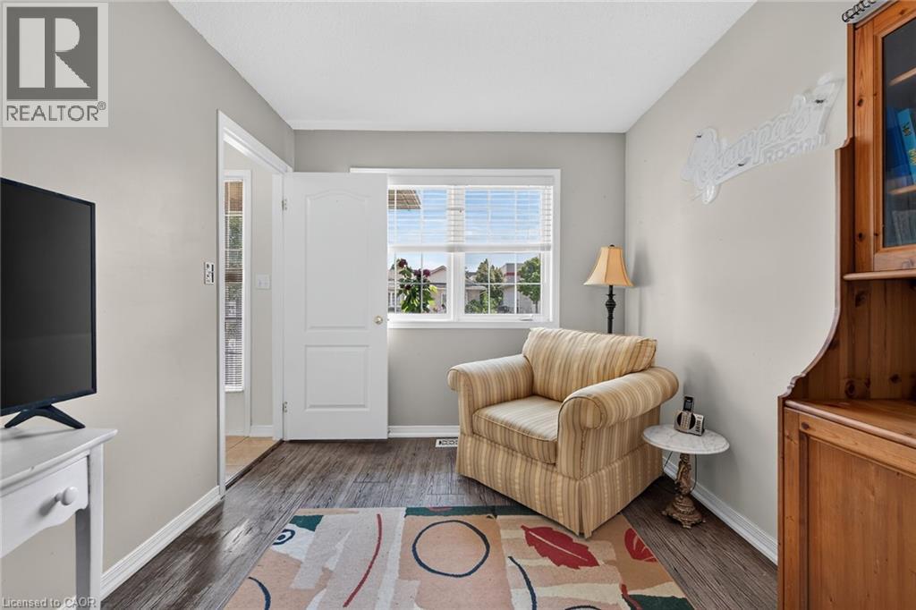 #44 24 KENYON Crescent - 28