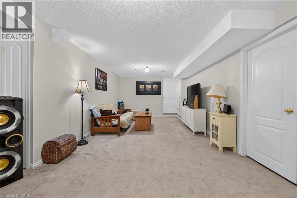 #44 24 KENYON Crescent - 30
