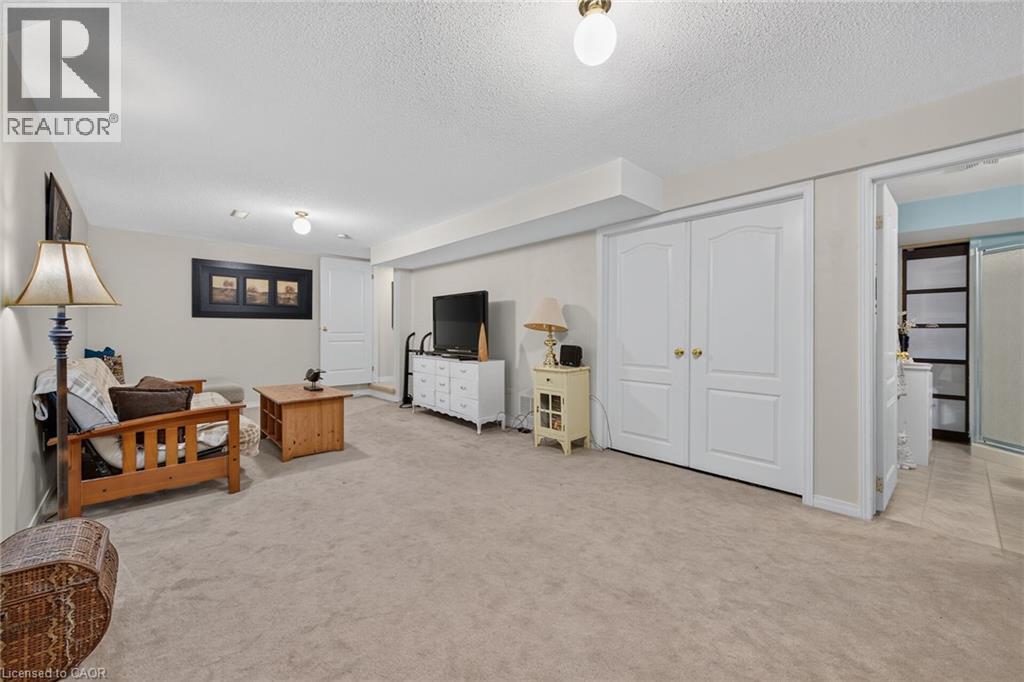 #44 24 KENYON Crescent - 31