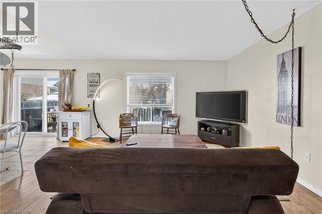 #44 24 KENYON Crescent - 11