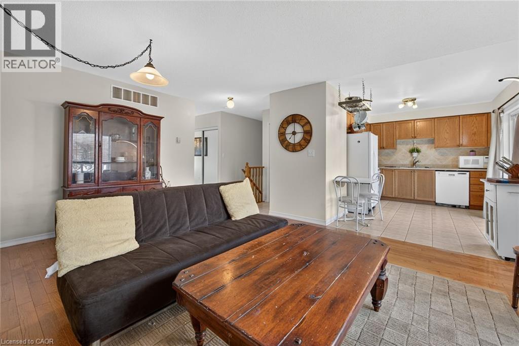 #44 24 KENYON Crescent - 14