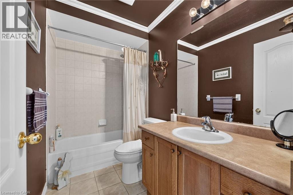 #44 24 KENYON Crescent - 23