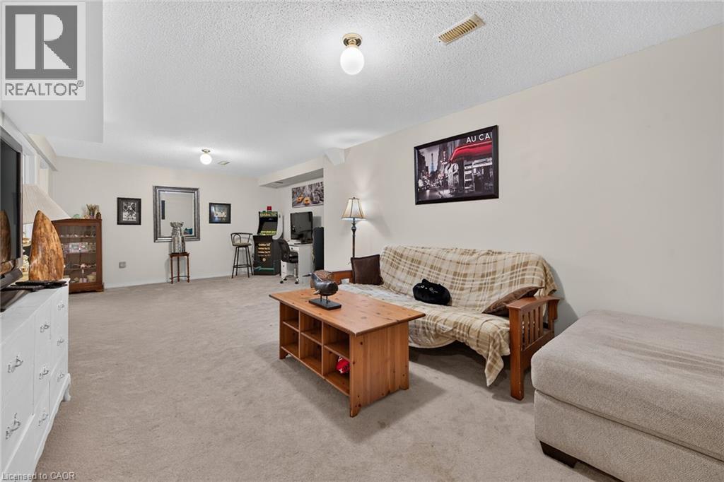 #44 24 KENYON Crescent - 33