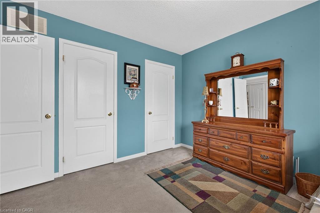 #44 24 KENYON Crescent - 26