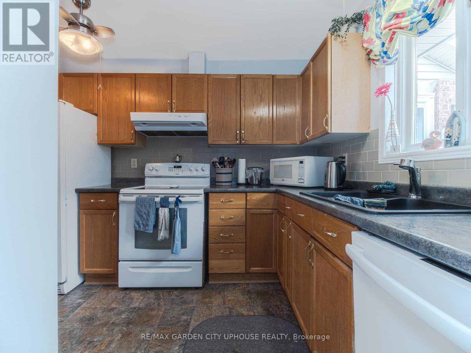 #103 122 BUNTING ROAD - 11