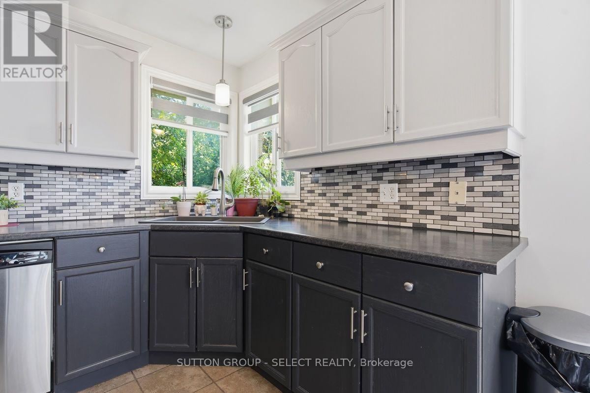 1789 DEVOS DRIVE - 17