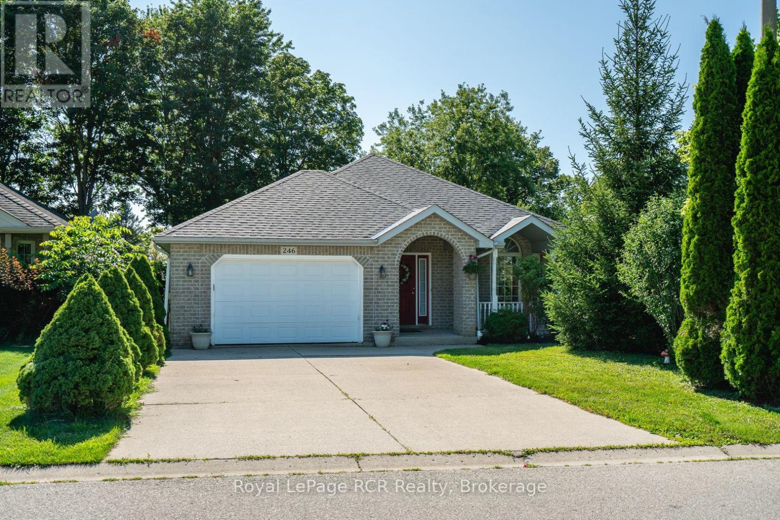 246 16TH AVENUE CRESCENT - 1