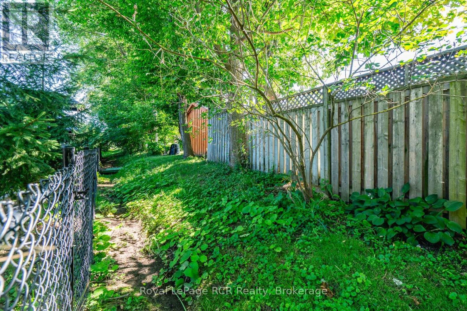 246 16TH AVENUE CRESCENT - 11