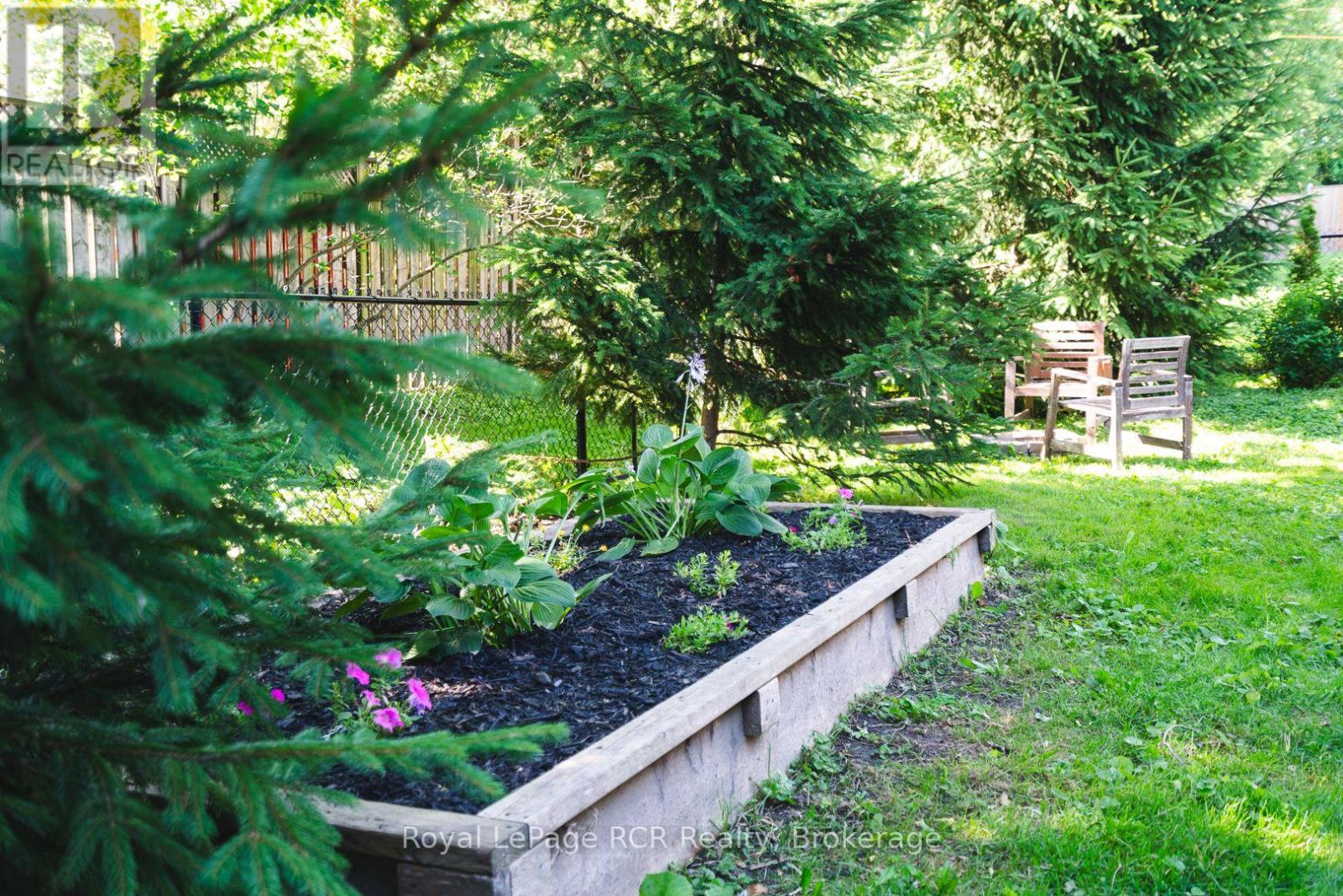 246 16TH AVENUE CRESCENT - 13