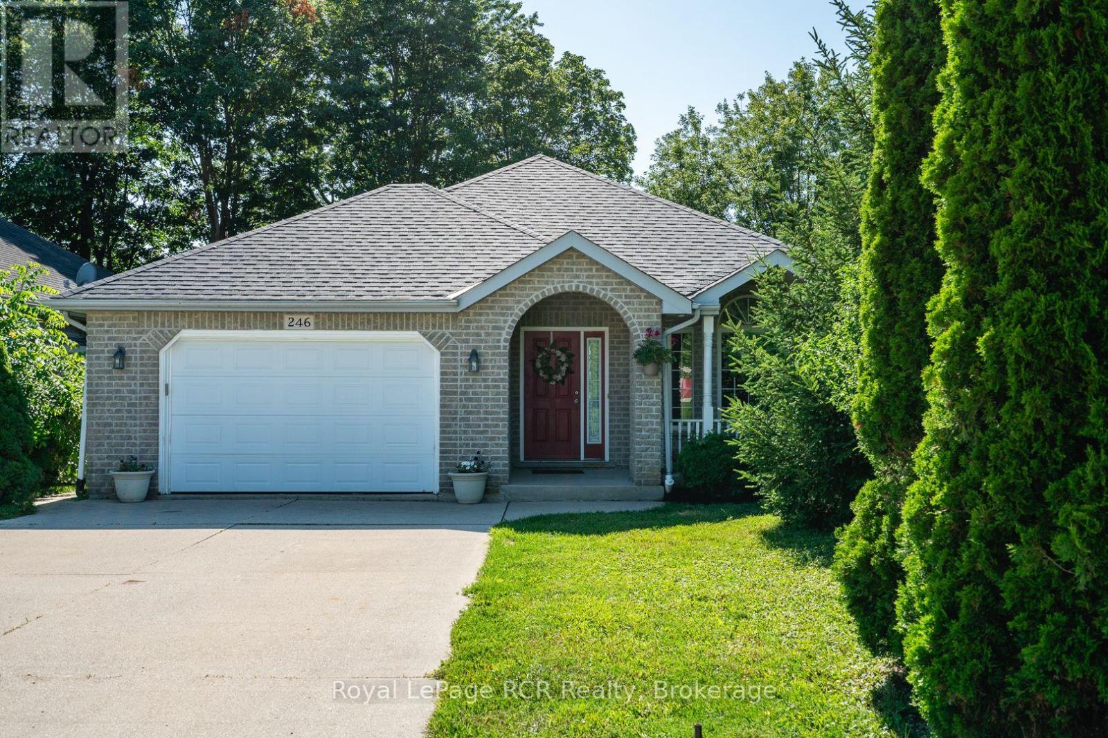 246 16TH AVENUE CRESCENT - 2
