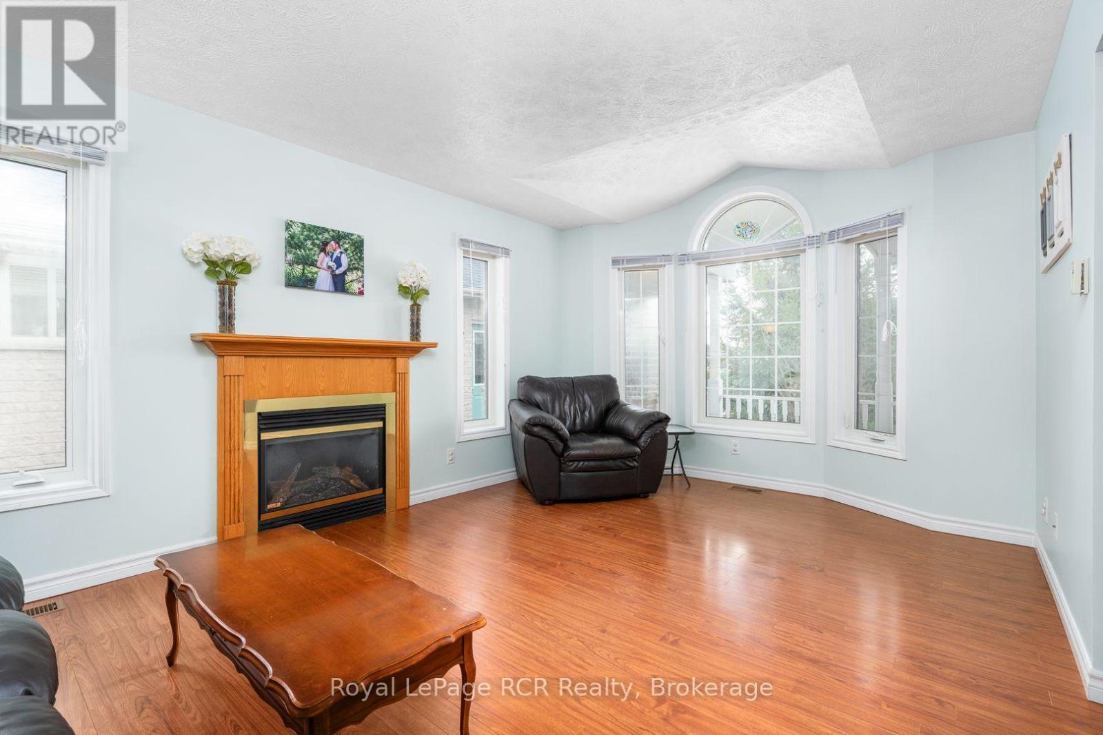 246 16TH AVENUE CRESCENT - 21