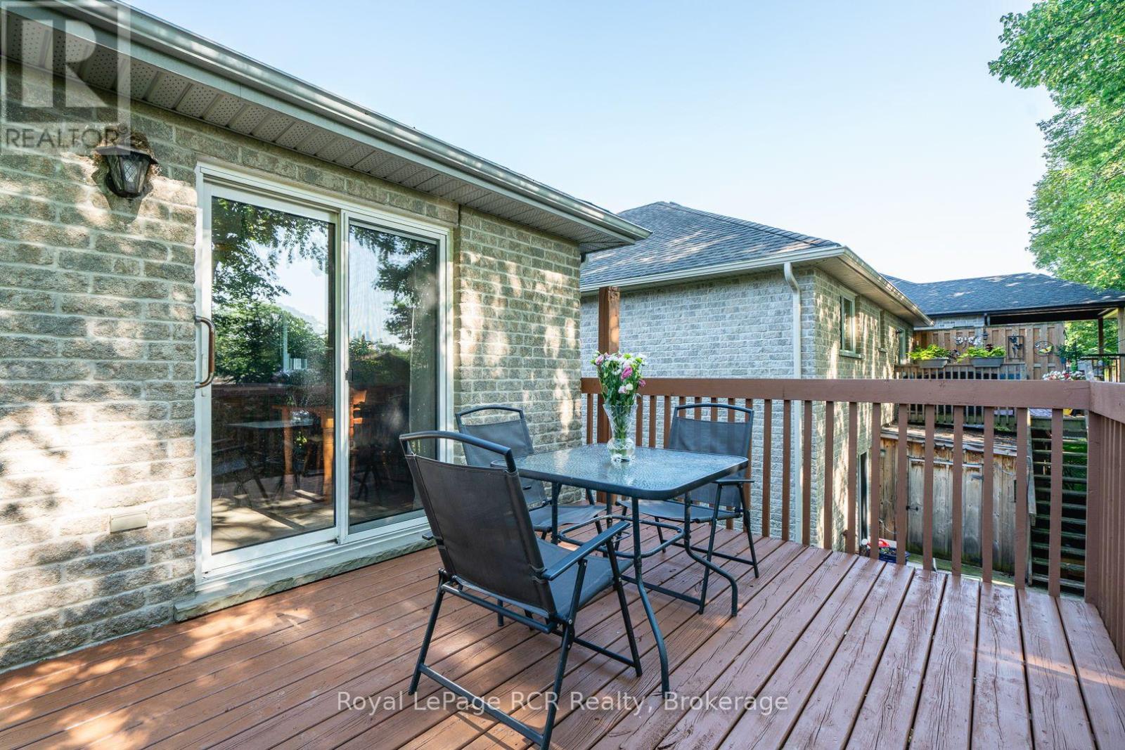 246 16TH AVENUE CRESCENT - 28