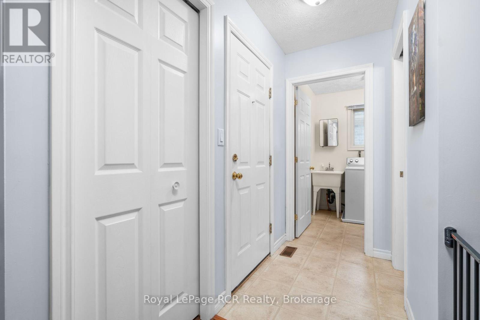 246 16TH AVENUE CRESCENT - 35