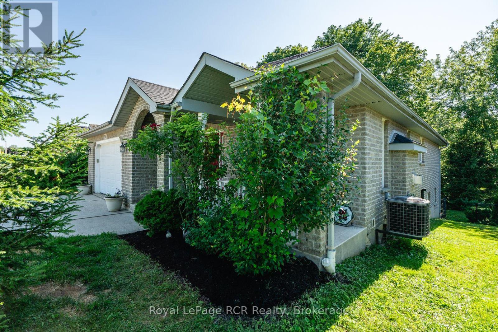 246 16TH AVENUE CRESCENT - 4