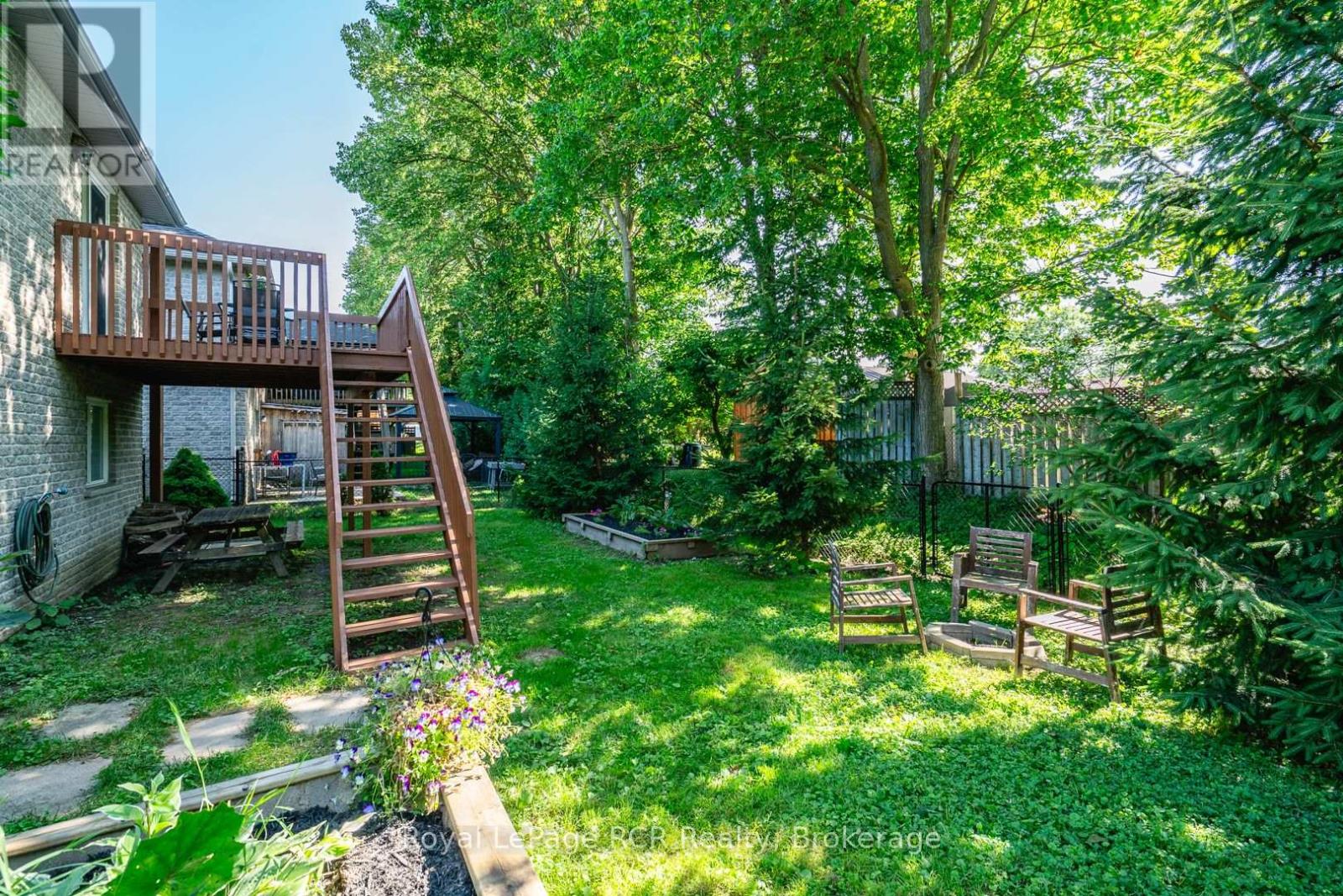 246 16TH AVENUE CRESCENT - 6