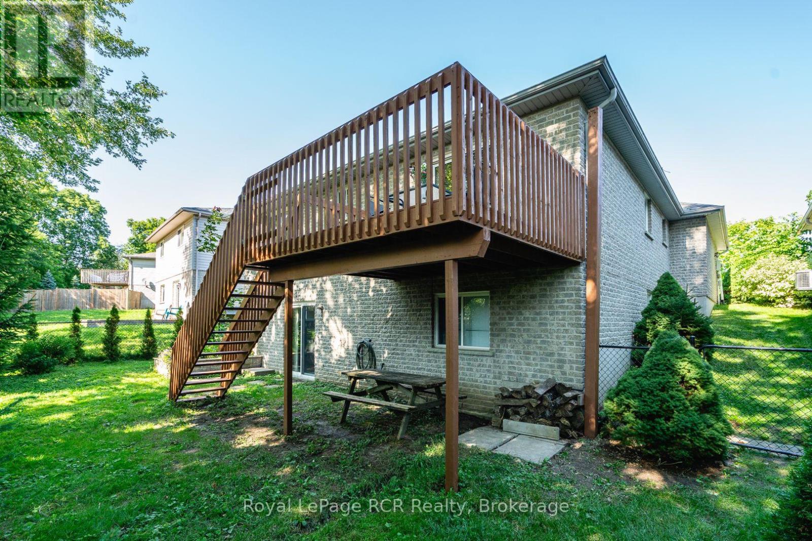 246 16TH AVENUE CRESCENT - 7