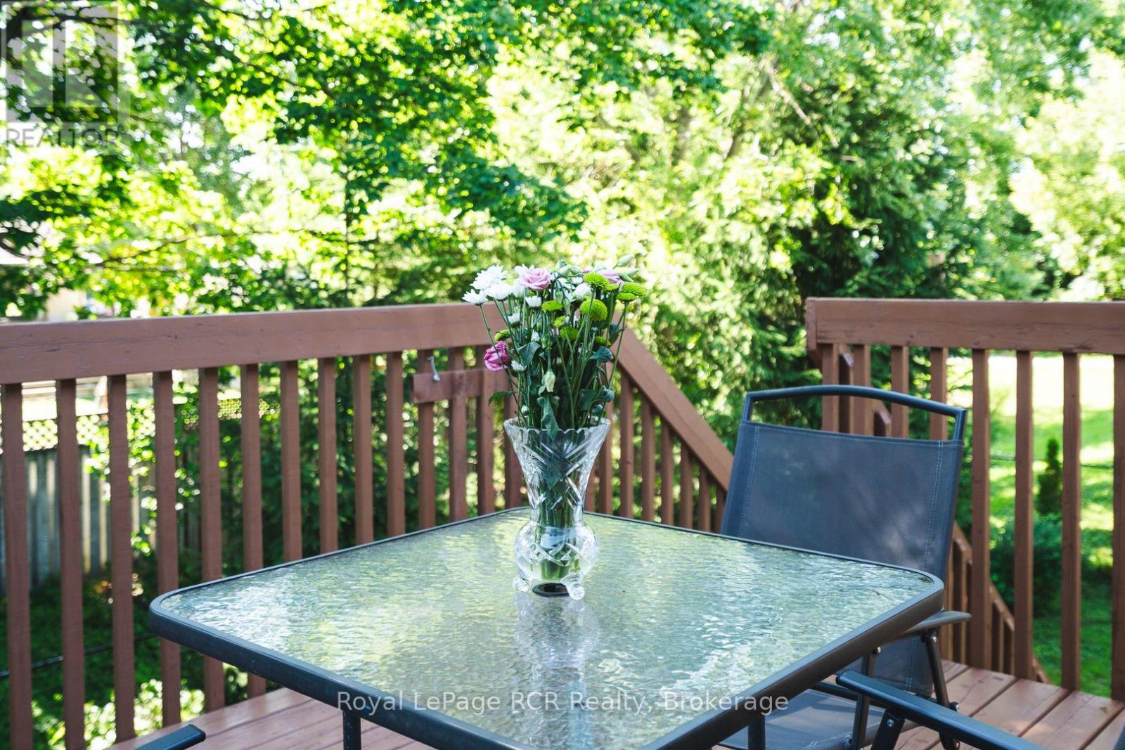 246 16TH AVENUE CRESCENT - 8