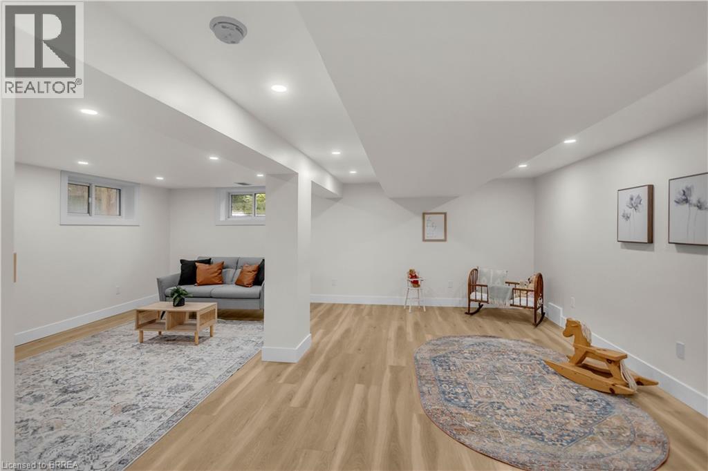 44 TYRELL Street - 29