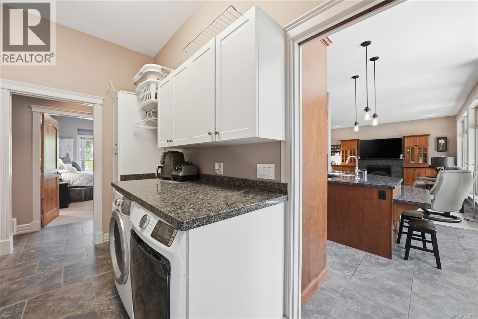 990 View Rd - 35