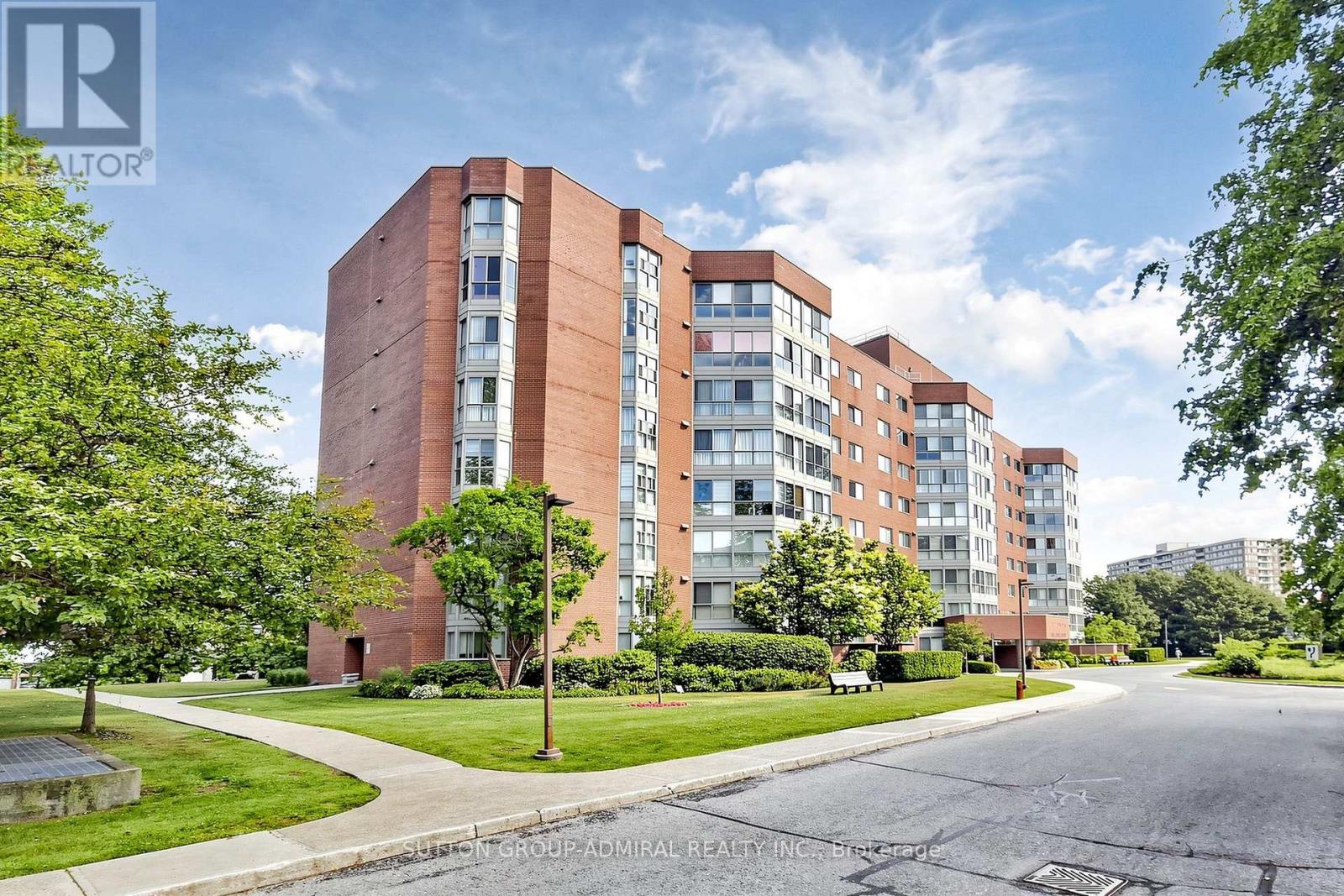 #208 5 WELDRICK ROAD W - 1