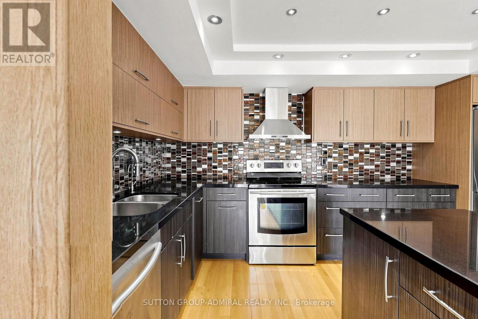 #208 5 WELDRICK ROAD W - 19