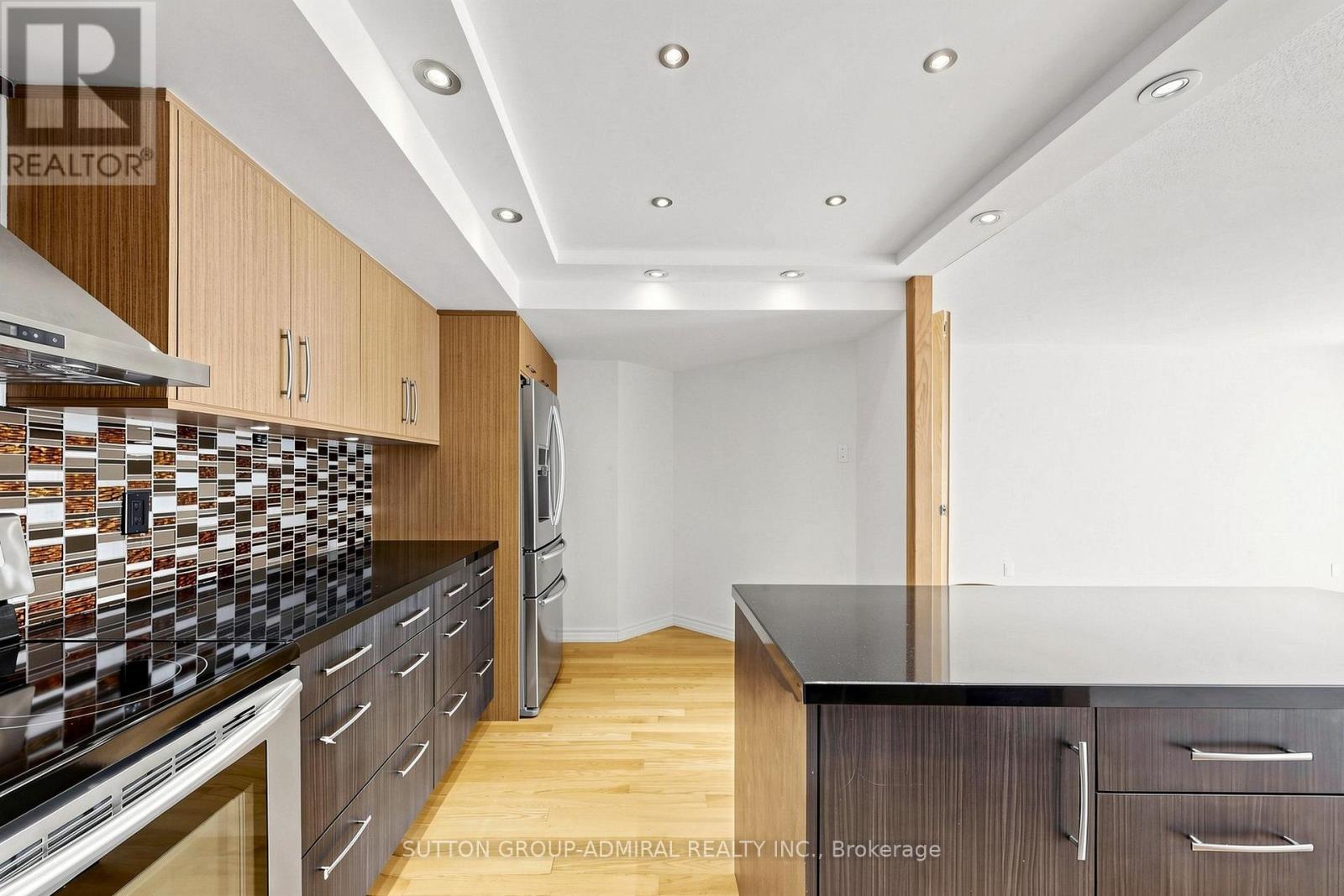 #208 5 WELDRICK ROAD W - 21