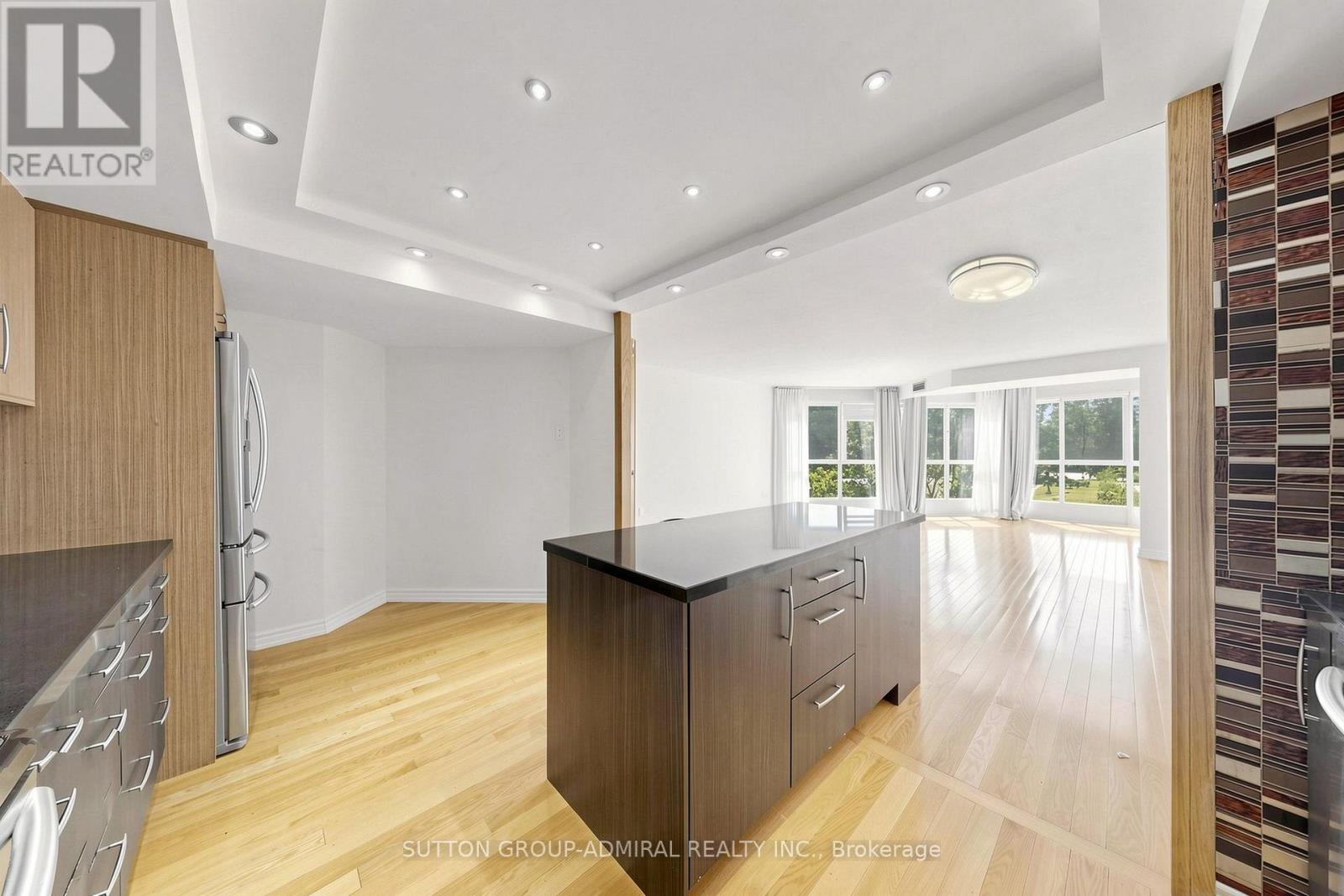 #208 5 WELDRICK ROAD W - 22
