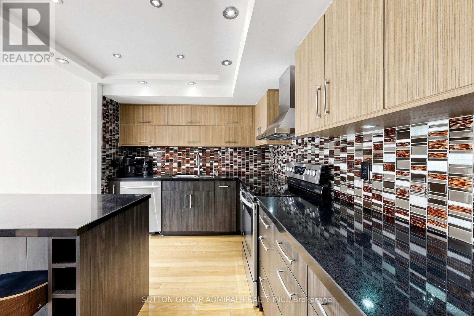 #208 5 WELDRICK ROAD W - 23