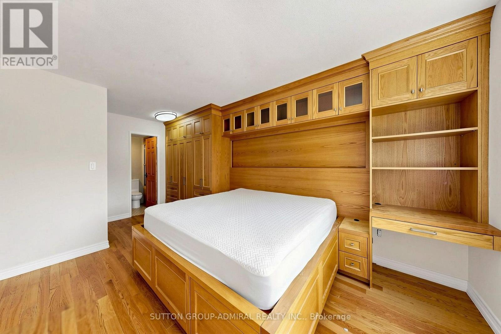#208 5 WELDRICK ROAD W - 34