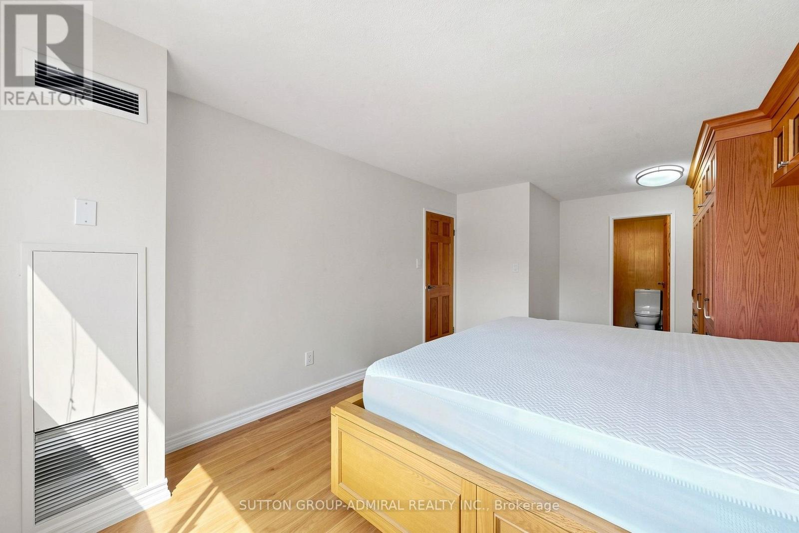 #208 5 WELDRICK ROAD W - 35