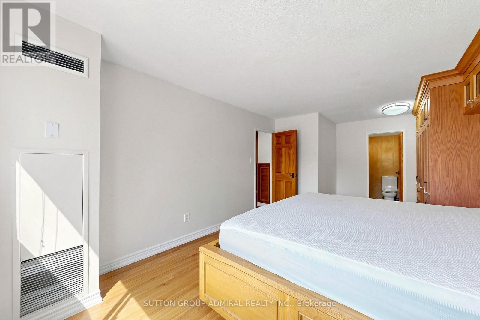 #208 5 WELDRICK ROAD W - 37
