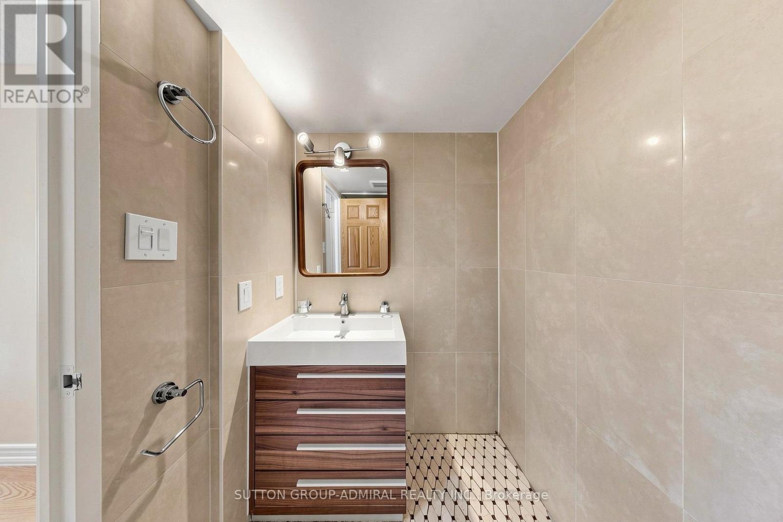 #208 5 WELDRICK ROAD W - 38