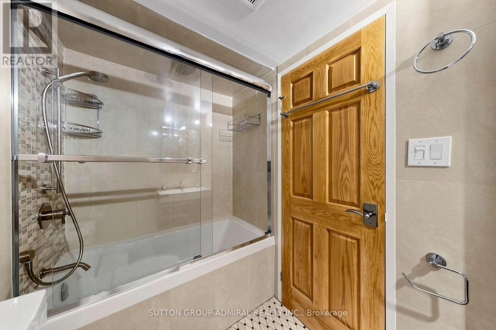 #208 5 WELDRICK ROAD W - 40